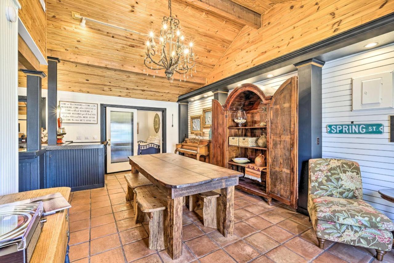 Eclectic Osage Cottage In Historic District Eureka Springs Exterior photo